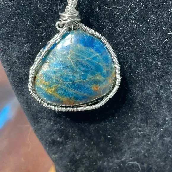 Apatite gem stone handcrafted wire wrapped - Picture 4 of 5